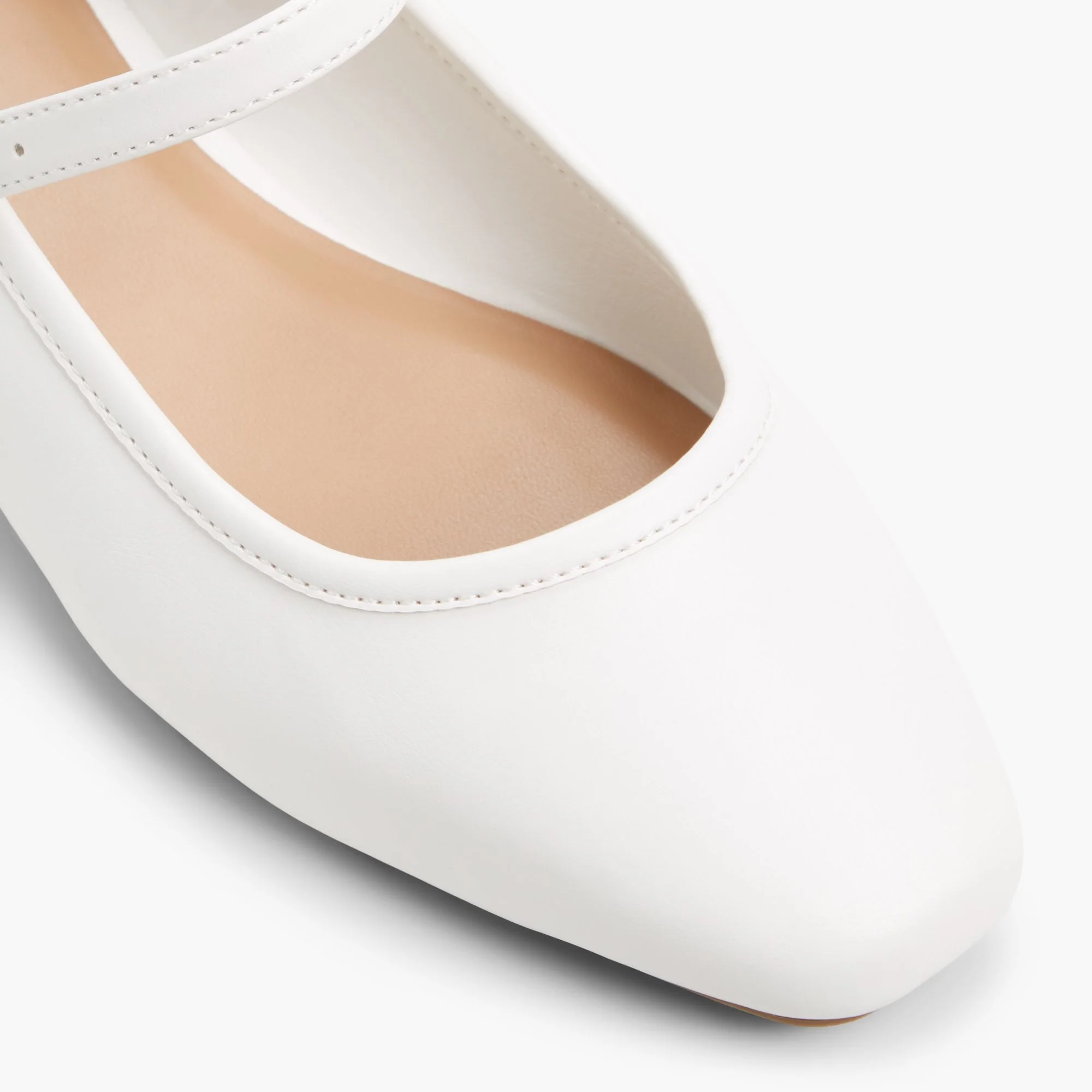 Janeyy - Image 6